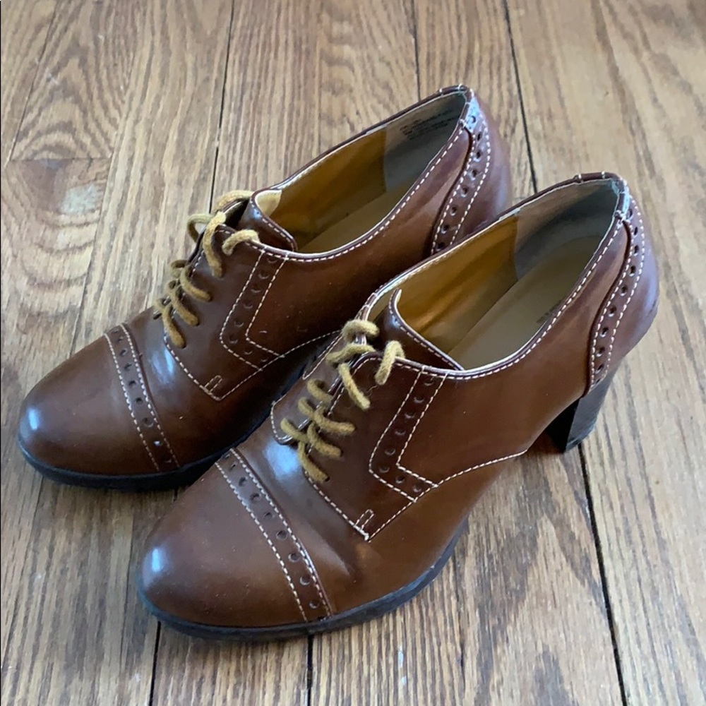 G.H. Bass Oxford Heel Size 6